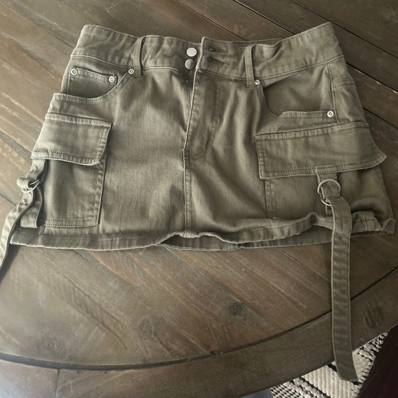 harper & ivy Dresses & Skirts - Olive Green Mini Skirt with Pockets
